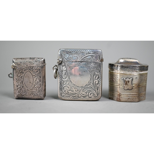 91 - A 19th Century Dutch .833 standard snuff box with chased banded decoration, to/w two silver vesta ca... 