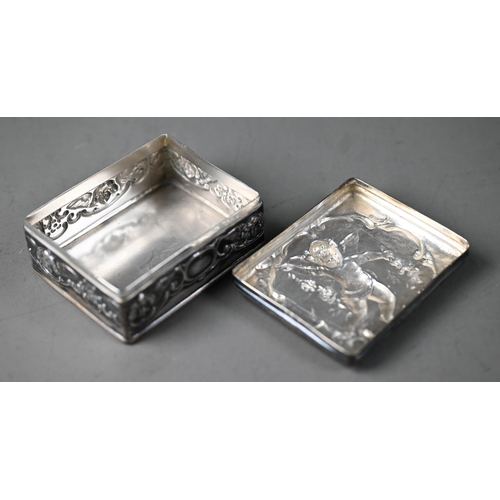 96 - An Edwardian silver trinket box and cover, embossed with cherubs, Goldsmiths and Silversmiths Co Ltd... 