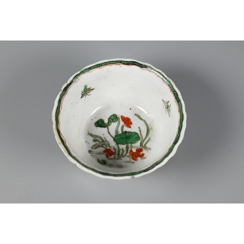 542 - An 18th century Chinese famille verte and cafe-au-lait tea bowl painted in polychrome enamels with l... 