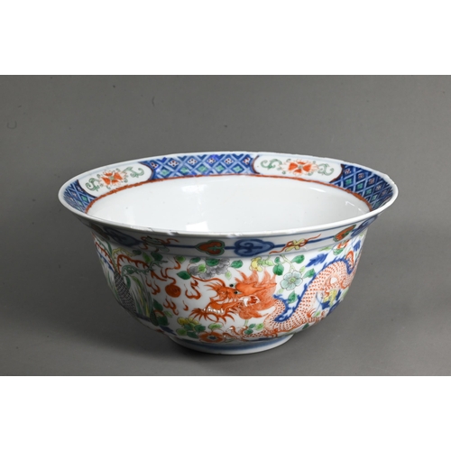 561 - A late 19th or early 20th century (Kangxi Revival) Chinese wucai 'dragon and phoenix' bowl, painted ... 