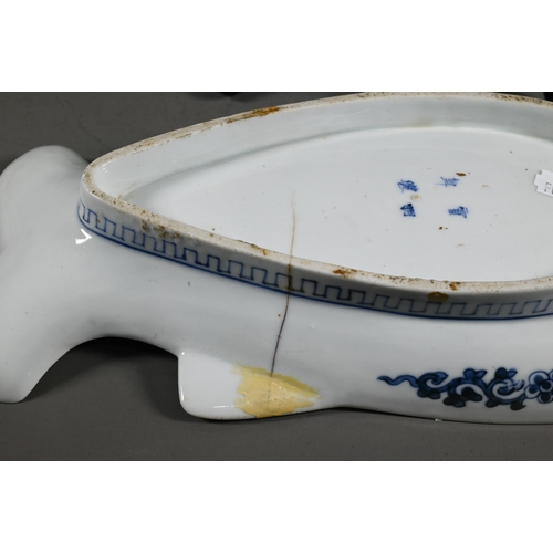 572 - Four 19th century Japanese Arita blue and white pocelain fish shaped kaiseki plates, Meiji period (1... 