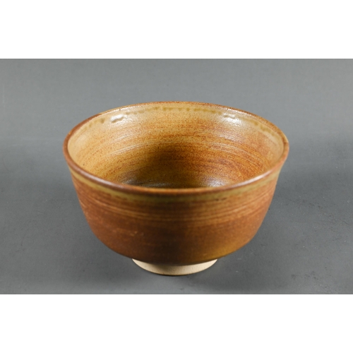 588 - A 20th century Japanese pottery Fujiwa-yaki honey glazed tea bowl (chawan) on triangular incised ung... 