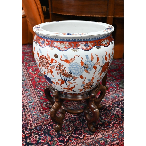 599 - A large 20th century Chinese Imari fish bowl jardiniere, the exterior painted with floral designs, t... 