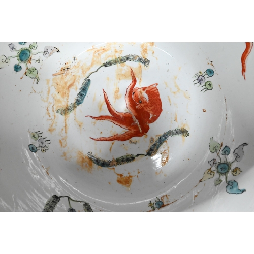 599 - A large 20th century Chinese Imari fish bowl jardiniere, the exterior painted with floral designs, t... 