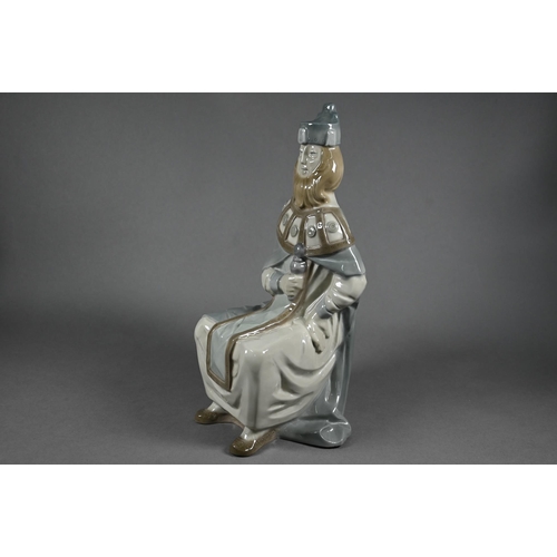 620 - A pair of Lladro figures 'Gothic King' and 'Queen', 4688/89, 28/29 cm (2)