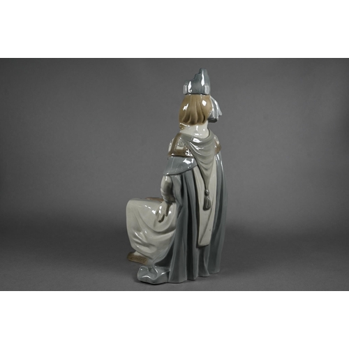 620 - A pair of Lladro figures 'Gothic King' and 'Queen', 4688/89, 28/29 cm (2)