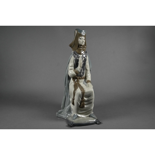 620 - A pair of Lladro figures 'Gothic King' and 'Queen', 4688/89, 28/29 cm (2)