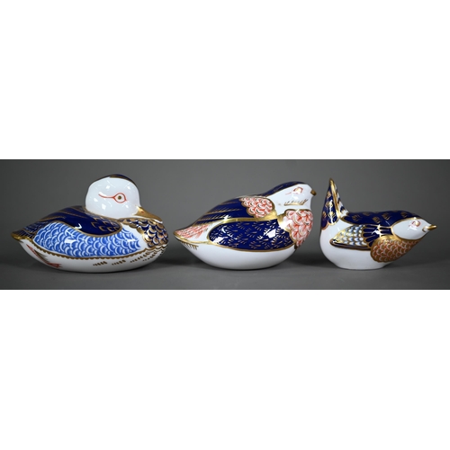 627 - Five Royal Crown Derby bird paperweights with gold plugs; Owl, Pheasant, Duck Partridge and Wren (5)