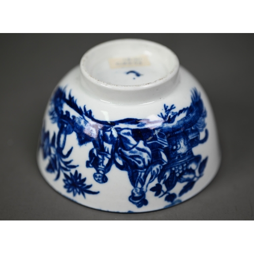 652 - A First Period Worcester porcelain blue and white 12 cm bowl, painted with floral designs, to/w a te... 