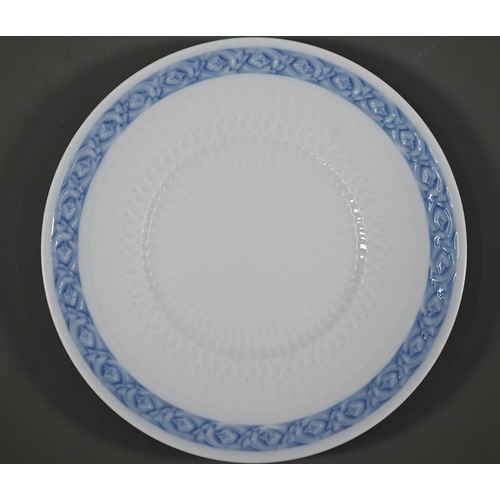 678 - A Royal Copenhagen  'Bla Vifte' (Blue Fan) dinner service no. 1212, comprising six each 25 cm, ... 