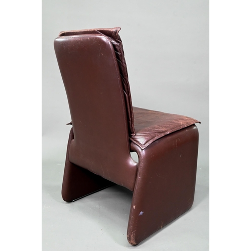 906 - In the manner of Mario Bellini, an Italian single black leather chair in the style of the 'Break' mo... 