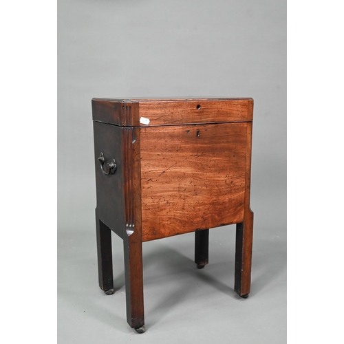 943 - A small Georgian mahogany cellarette, the canted reeded corners to square legs, on castors, carrying... 