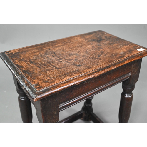 979 - A 17th century oak joint stool, 43 cmx 27 cm x 53 cm h