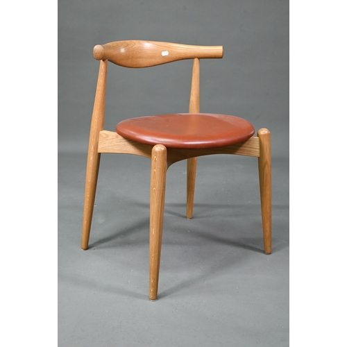 984 - Carl Hansen & Son, a contemporary set of four CH20 dining chairs, oak framed with leather seats,... 