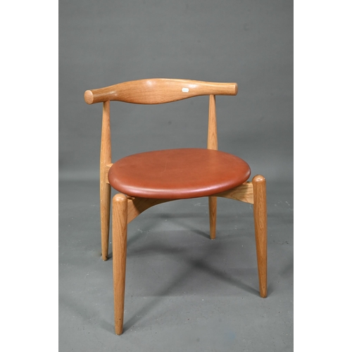 984 - Carl Hansen & Son, a contemporary set of four CH20 dining chairs, oak framed with leather seats,... 