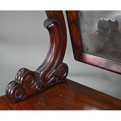 991 - A Georgian mahogany toilet mirror, on single drawer platform base, raised on moulded scroll feet, 58... 