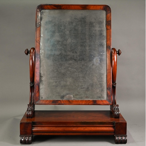 991 - A Georgian mahogany toilet mirror, on single drawer platform base, raised on moulded scroll feet, 58... 