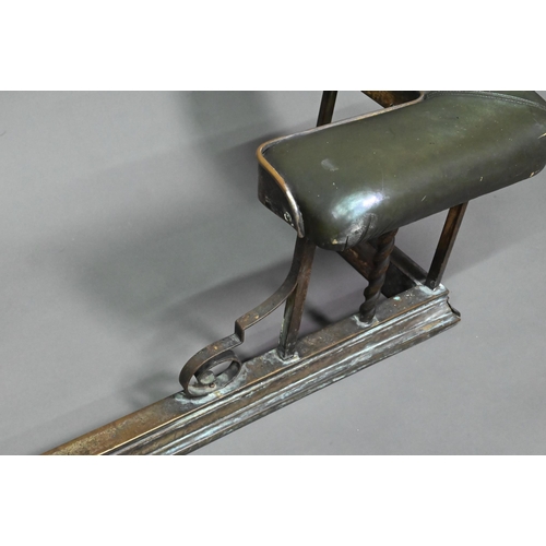 992 - An Art Nouveau club fender, with green leather corner seats, 138 cm w x 40 cm x 35 cm h (internal 12... 