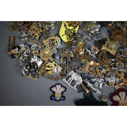 1154 - A quantity of assorted military cap badges and insignia, mostly British and to/with assorted tunic b... 