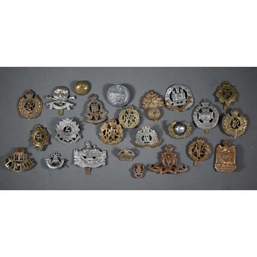 1159 - A small qnty of British military cap badges incl; Northamptonshire; Gloucestershire; Beds & Here... 