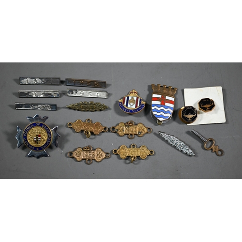 1159 - A small qnty of British military cap badges incl; Northamptonshire; Gloucestershire; Beds & Here... 