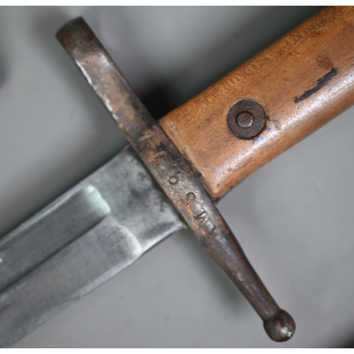 1308 - An E26 bayonet, the sngle fuller blade with wood grip, in steel scabbard to/w another bayonet and sc... 