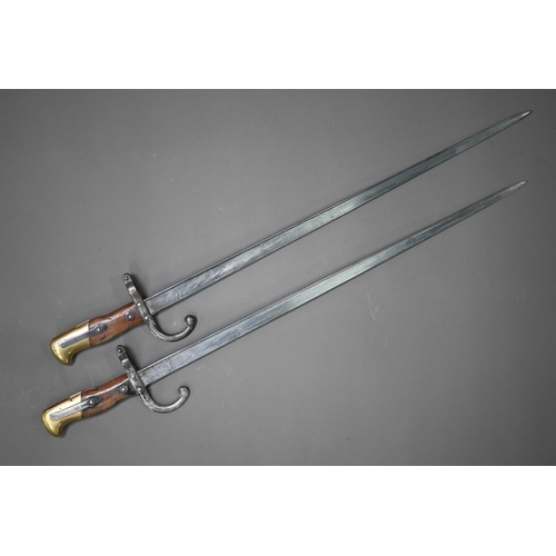 1317 - Two 19th century French sabre bayonets, with 57 cm steel blades, dated 1880 (no scabbards) (2)