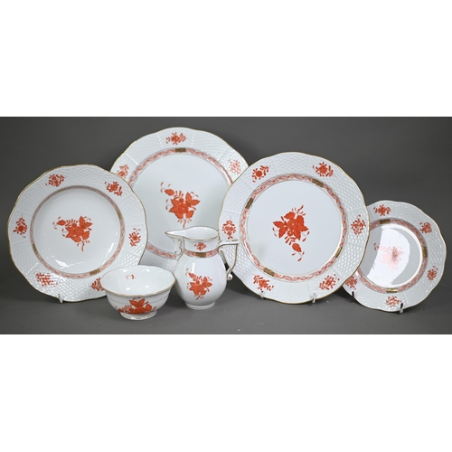 684 - A Herend Red Apponyi dinner service complete for eight settings, comprising 25 cm dinner plates, 23 ... 