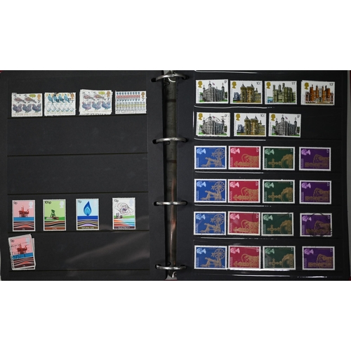 1131 - Quantity of Queen Elizabeth II postage stamps - Machins and commemoratives, in albums, file and loos... 