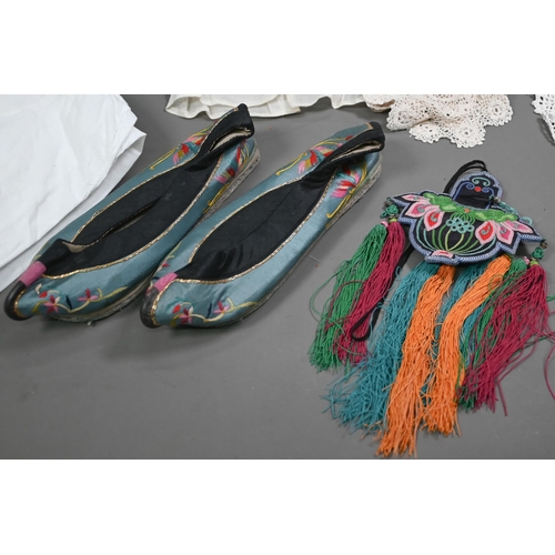 1288 - Assorted textiles including pair of embroidered slippers/shoes, silk embroidered fan with bone guard... 