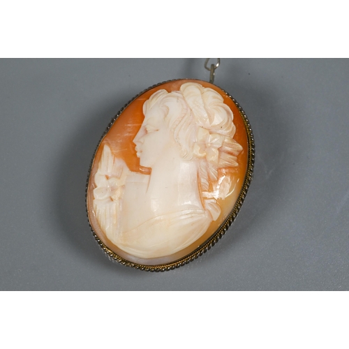 281 - A Continental oval cameo brooch featuring a young lady, in white metal rope edged mount, fitted with... 