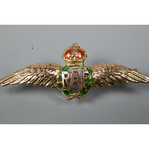 319 - A yellow metal RAF wings brooch, with green and red enamelled details, stamped 9ct, 4.5 cm long, app... 