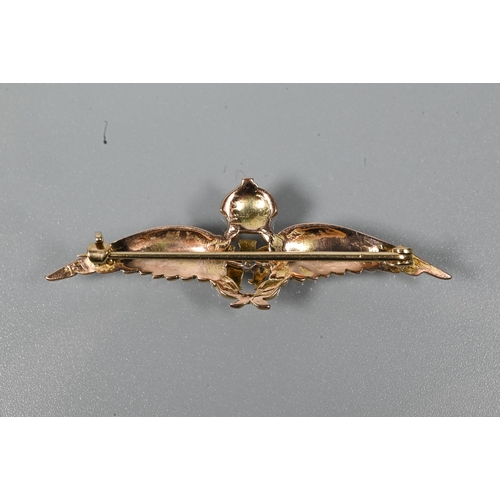 319 - A yellow metal RAF wings brooch, with green and red enamelled details, stamped 9ct, 4.5 cm long, app... 