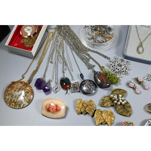 373 - A collection of vintage costume jewelllery including bead necklaces, pendants, brooches, etc