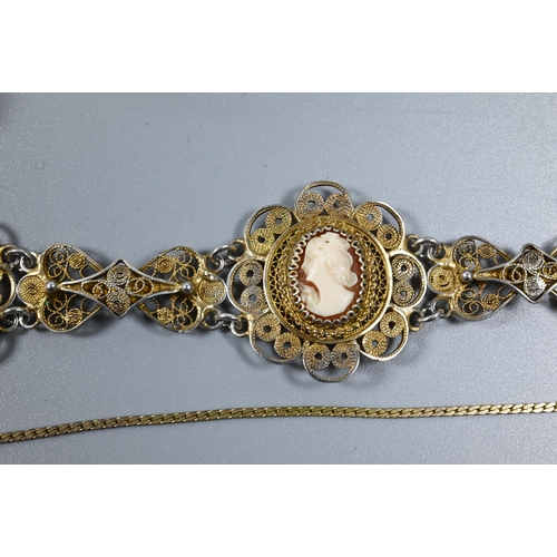 373 - A collection of vintage costume jewelllery including bead necklaces, pendants, brooches, etc