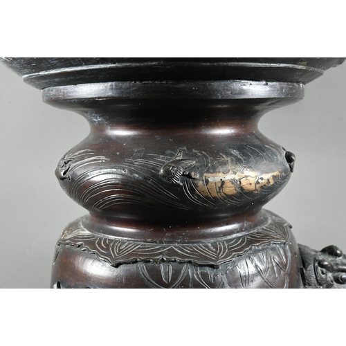 595 - A large 19th century Japanese bronze koro and pierced domed cover with Karashish finial, Meiji perio... 