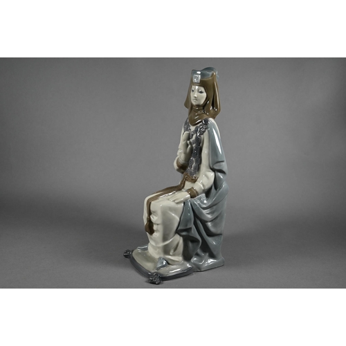 620 - A pair of Lladro figures 'Gothic King' and 'Queen', 4688/89, 28/29 cm (2)