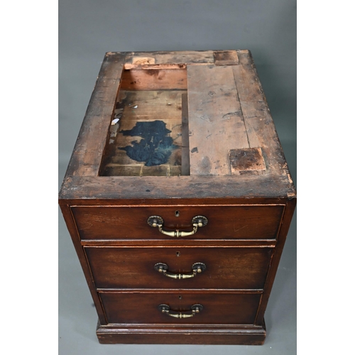 956 - An antique mahogany twin pedestal desk, the leathercloth inset top over an arrangement of nine drawe... 