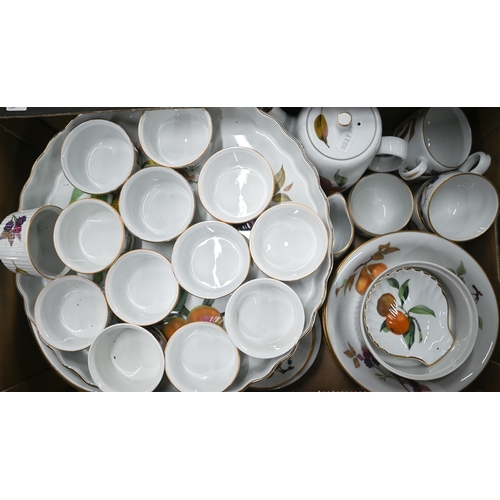 65 - An extensive collection of Royal Worcester Evesham wares, 60 pieces approximately (including lids) (... 