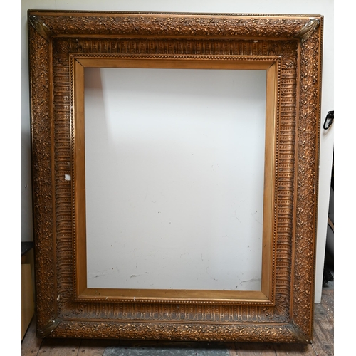 953 - A large decorative 19th century picture frame with well-detailed mouldings depicting oak leaves and ... 