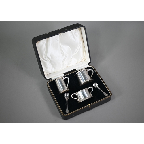 123 - A cased heavy quality silver three-piece condiment set in the form of miniature Georgian tankards, c... 