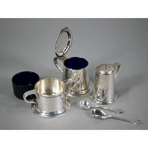 123 - A cased heavy quality silver three-piece condiment set in the form of miniature Georgian tankards, c... 