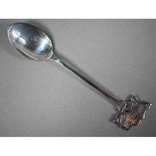 125 - Jersey interest: a cased set of eight silver souvenir teaspoons with Jersey-related finials, Martyn ... 