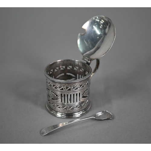 139 - A George III silver mustard with hinged cover, shell thumb-piece and reeded handle, Michael Plummer ... 