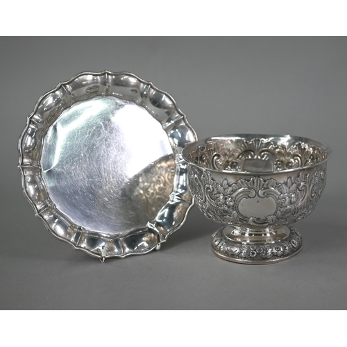 141 - An Edwardian silver rose bowl with embossed and chased floral and scroll decoration, on stemmed foot... 