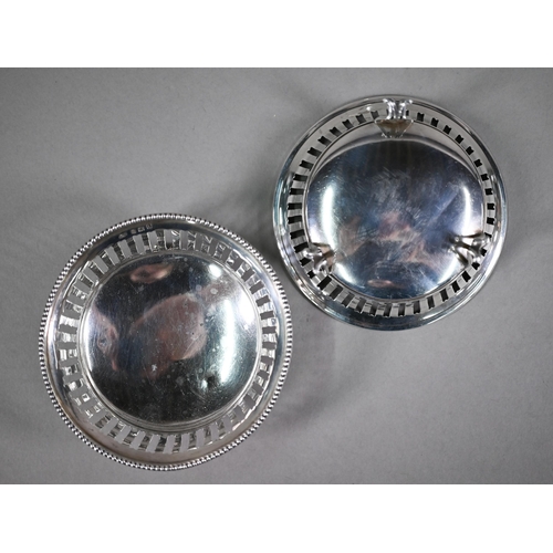 143 - A pair of Edwardian pierced silver bonbon dishes with beaded rims and Art Nouveau-style feet, Willia... 