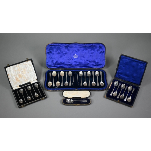 147 - A quantity of Victorian and later silver teaspoons, in associated cases, 9.9oz total