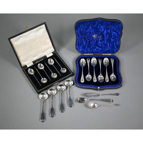 168 - An Edwardian cased set of six floral-engraved teaspoons, Wakely & Wheeler, London 1902 and a cas... 