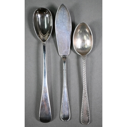 168 - An Edwardian cased set of six floral-engraved teaspoons, Wakely & Wheeler, London 1902 and a cas... 