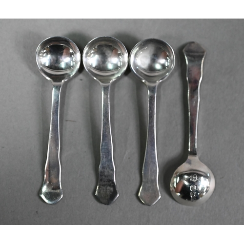 169 - An Edwardian cased set of four small open salts with original spoons, James Deakin & Sons, Sheff... 